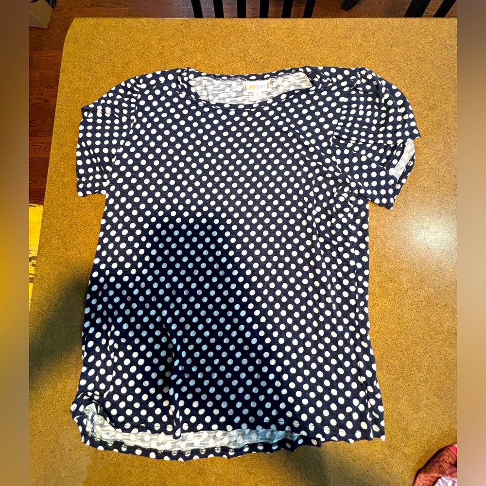 Super fun lightweight short sleeve top with flutter sleeves. Never worn!